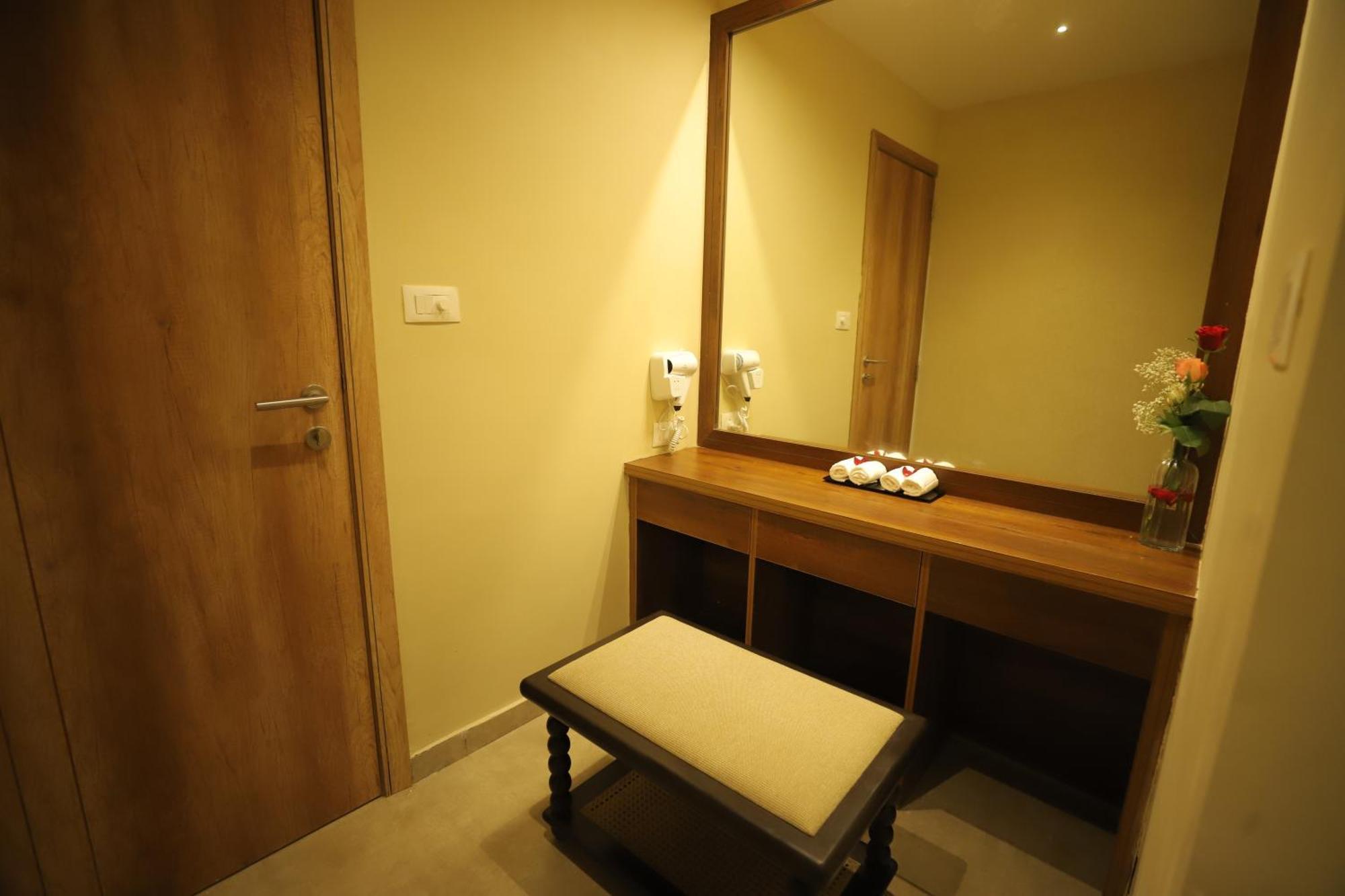Essentia Luxury Resort & Spa Udaipur Exterior photo
